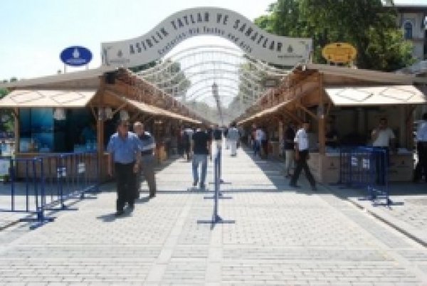 'Asırlık Tatlar ve Sanatlar Çarşısı' Açıldı