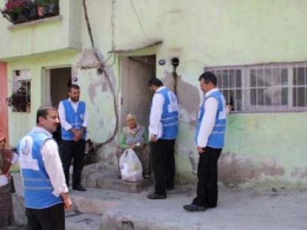 İzmir Umut Kapısı Yardımlarına Devam Ediyor