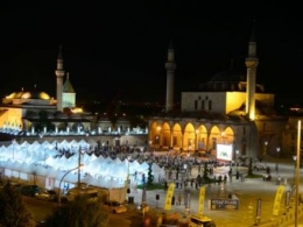 Mevlana Meydanı'nda Kitap Fuarı Açıldı