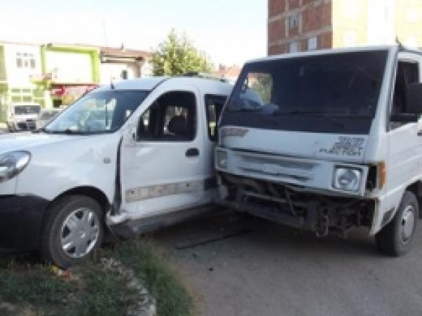 Kovancılar'Da Maddi Hasarlı Kaza