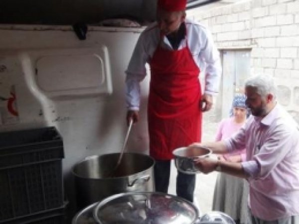HÜDA PAR Doğubeyazıt'ta Sıcak Yemek Dağıttı