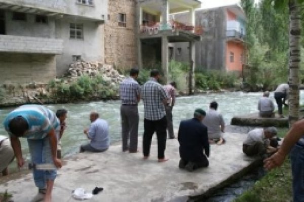 Bahçesarayda Ramazan Serin Geçiyor