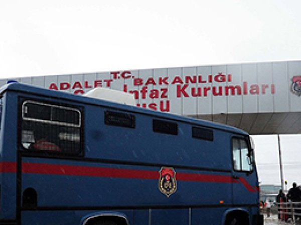 İstanbul'da Cezaevi Personeline Operasyon