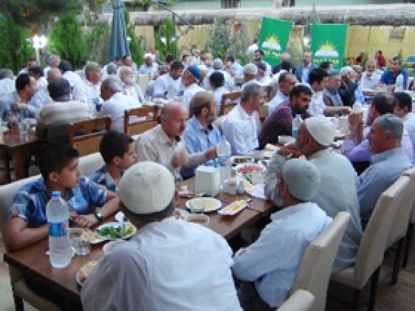 HÜDA PAR, İftarda Alimlerle Bir Araya Geldi