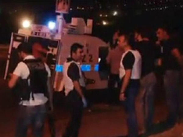Diyarbakır'da Polise Bombalı Saldırı