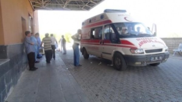 Araç Şarampole Yuvarlandı: 1 Ölü 2 Yaralı