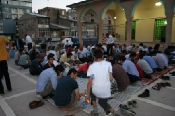 Adeviye Meydanı İle Ortak İftar!