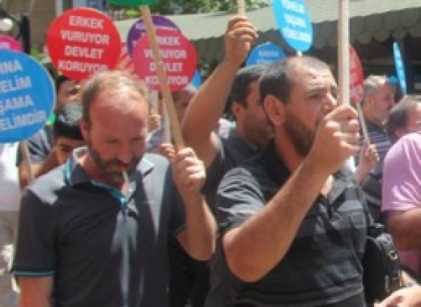 Eski Bdp'li Tecavüzcü Başkan Protesto Edildi