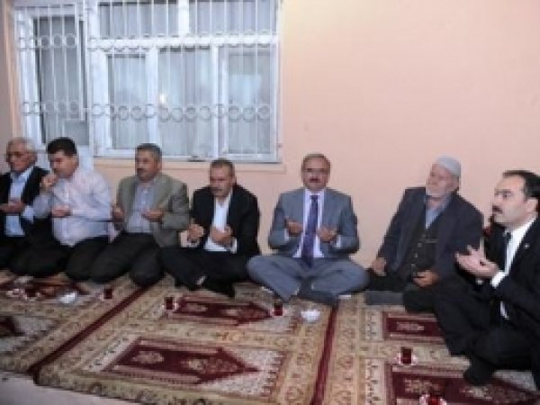 Vali Karaloğlu'ndan Çelik Ailesine Taziye Ziyareti