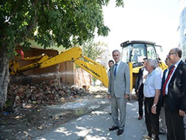 Bursa'da Yeni Yol İçin Yıkım Başladı