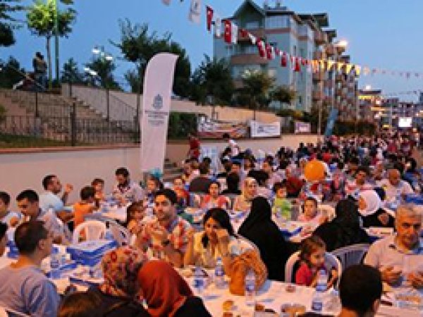 Sokak İftarları Başakşehir'de Renkli Geçiyor
