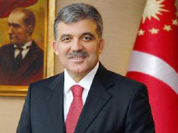 Gül'den Cunta Cumhurbaşkanı'na Tebrik