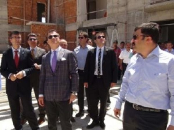 Bakan Kılıç Kızıltepe'de İncelemelerde Bulundu