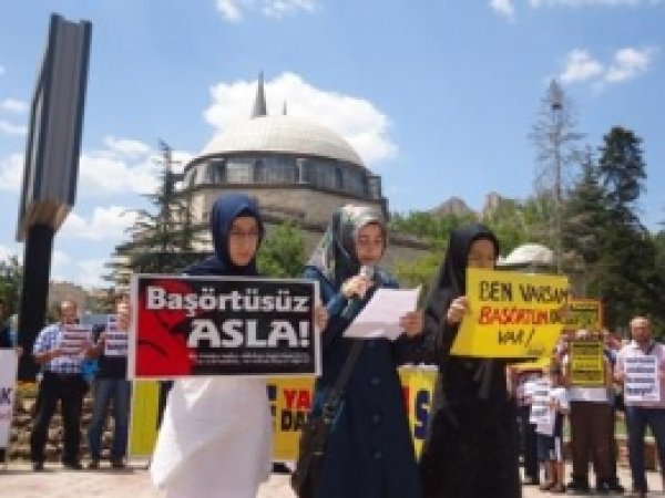 "28 Şubat Okullarda Sürüyor"