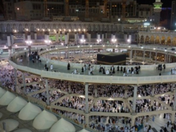 Kabe'de Çelik Tavaf Alanı Hizmete Açıldı