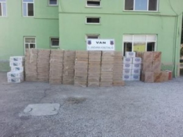 Van'da Kaçak Sigara ve Akaryakıt Baskını