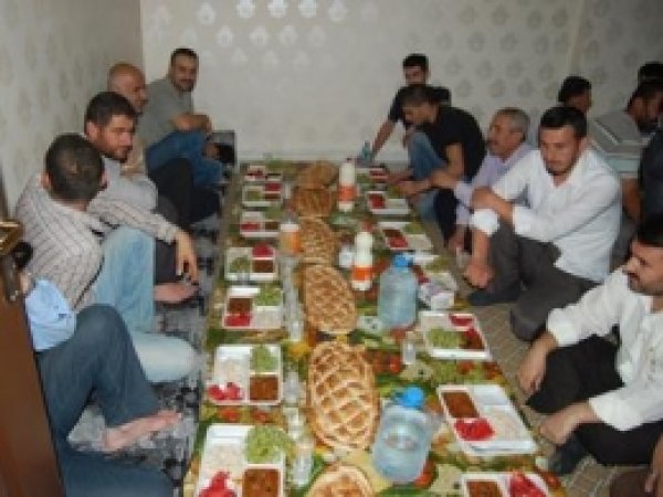 Sason Rahmet Pınarı'ndan İmamlara ve Esnafa İftar