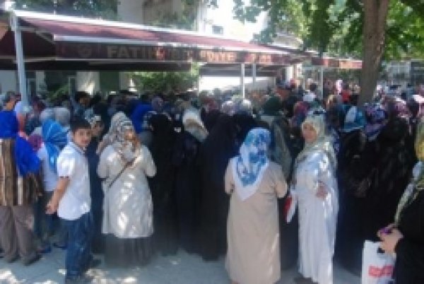 Hırka-ı Şerif, Ziyaretçi Akınına Uğruyor