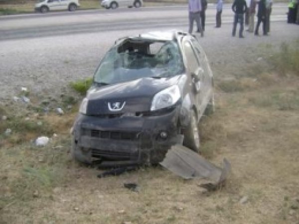 Van'da Otomobil Takla Attı: 2 Yaralı