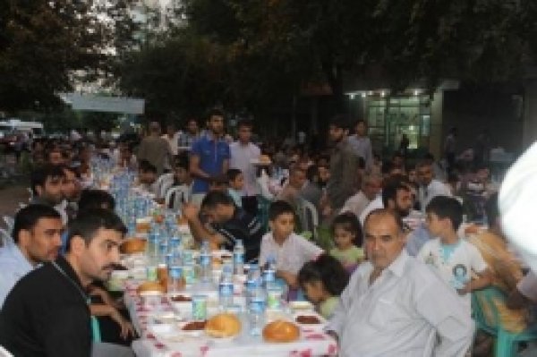 Hüda Par'dan Yenişehir'de Kitlesel İftar