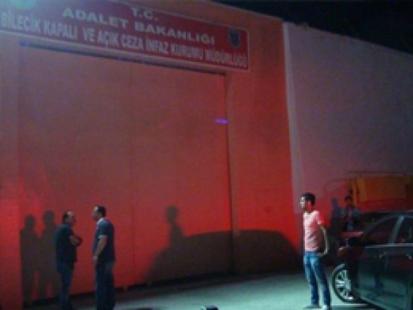 Bilecik Cezaevinde Mahkumlar Koğuşu Yaktı
