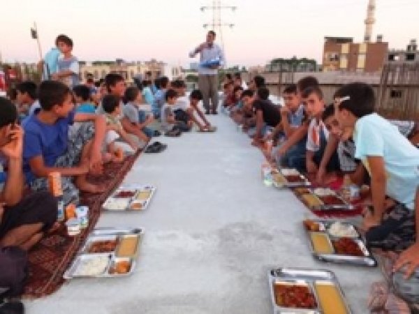 Çocuklar İftar Açtı, Büyükler Hizmet Etti