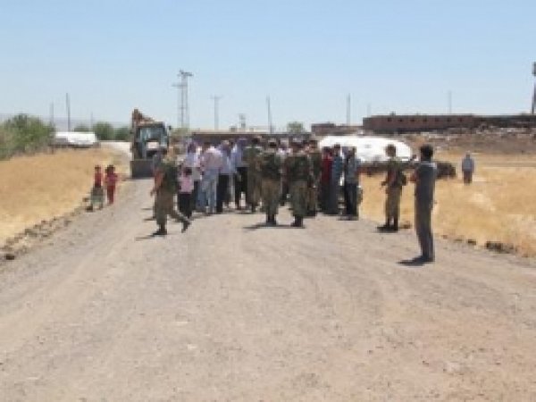 Hizmet Verilmeyen Köylüler Yol Kapattı