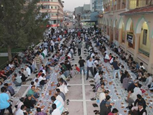 Van Halkı, Adeviye ile Tek Yürek Oldu
