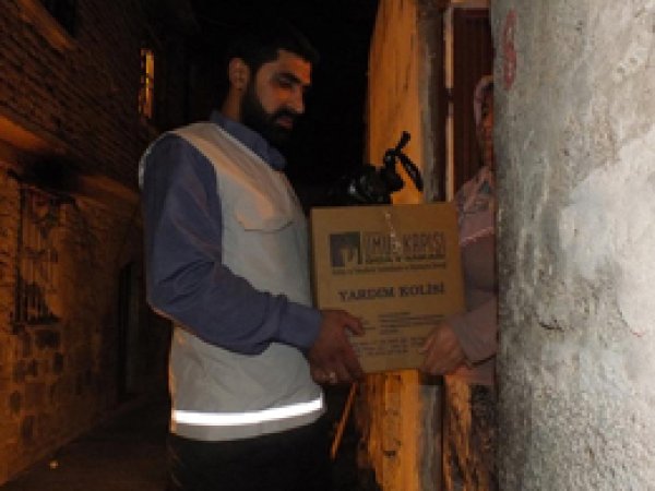 Diyarbakır Umut Kapısı 2000 Aileye Yardım Ulaştırdı