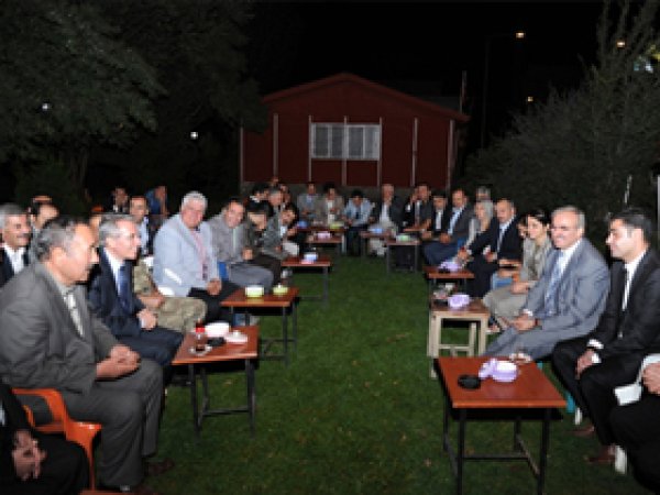 Vali Karaloğlu Halkla İftar Yaptı