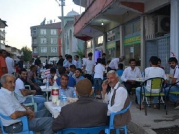 Hüda Par, Halk ile İftarda Buluştu