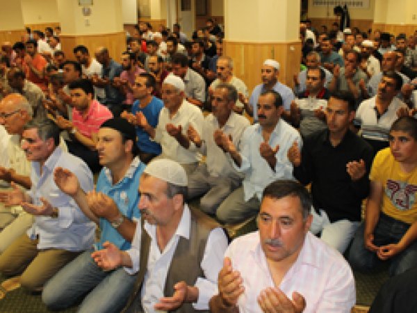 Lahey'de Kadir Gecesi Camiler Doldu Taştı