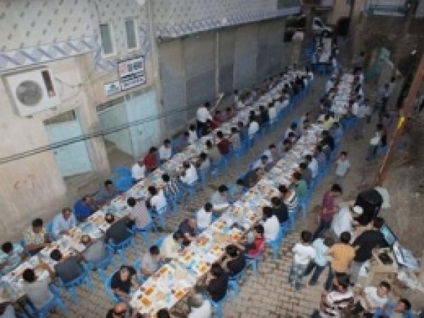 Ravza Der  Halkla Bir Araya Geldi