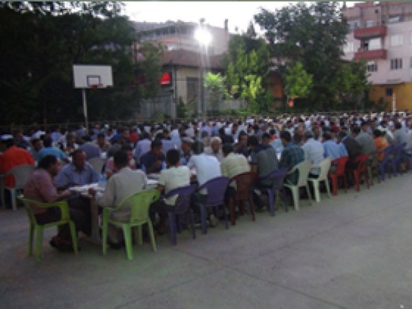 Hüda Par, Halkla Kaynaşma Sofrasında Buluştu