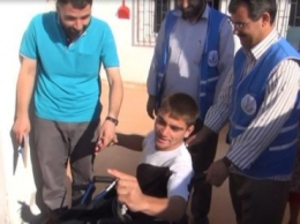 Izmir Umut Kapısı'ndan Tekerlekli Sandalye Yardımı