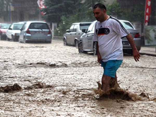 Samsun'da Sağanak Yağış Sele Yol Açtı
