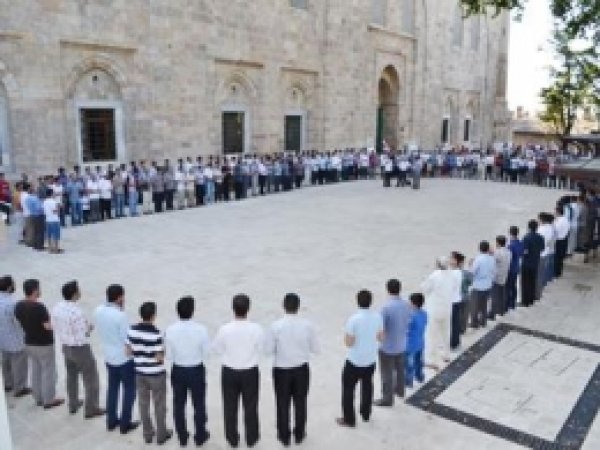 "Müslüman Halk Böyle Bayramlaşmalara Hasret"