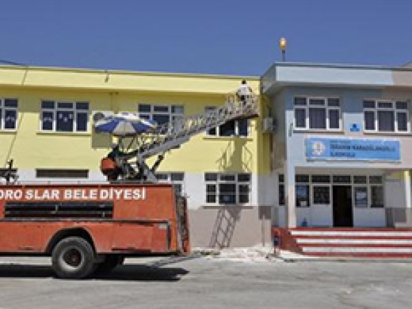 Toroslar'da Okullar Boyanıyor