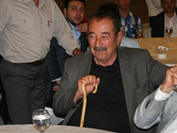Ağlanacak Hallerine Güldüler!