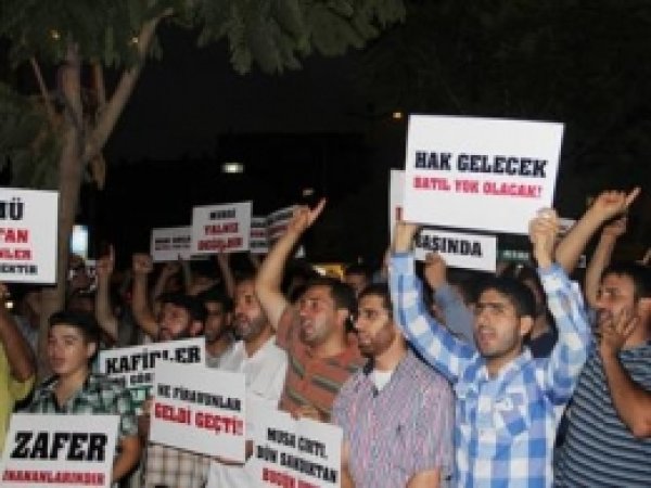 Katliama Bir Tepki de Adana'dan Geldi