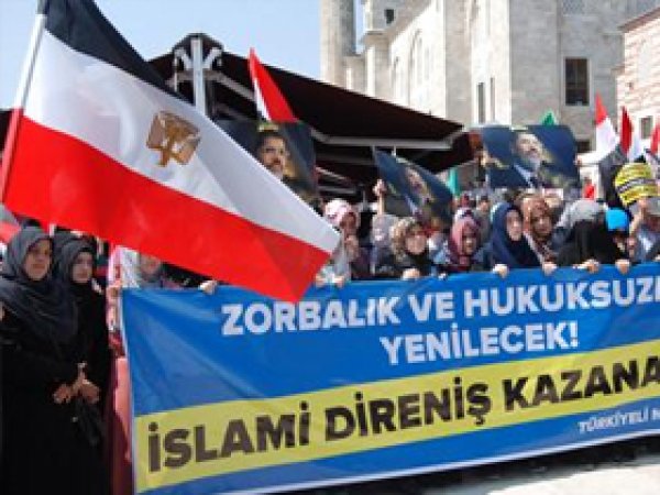 "Katliamı Lanetlemek için Eyüp Camii'ndeyiz"