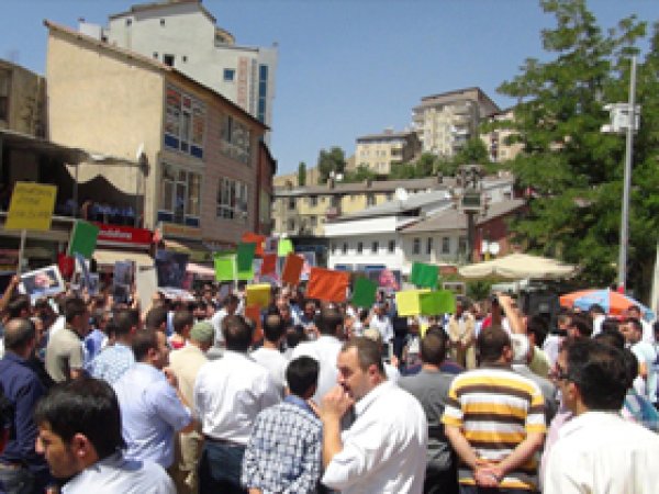 Mısır'daki Katliam Bitlis'te Tel'in Edildi