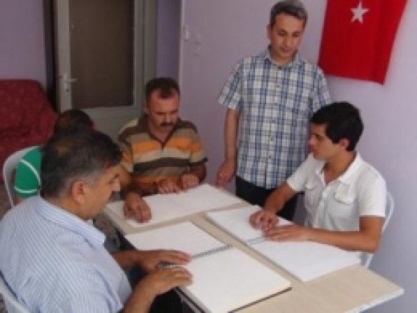 Görme Engelliler Tecvitli Kur'an Öğreniyorlar   