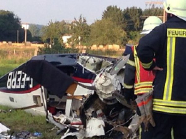Almanya'da Küçük Uçak Düştü: 5 Ölü