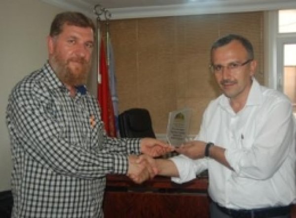 Peygamber Sevdalıları'ndan Teşekkür Plaketi