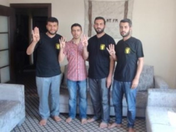 Vuslat Fm'den Direnişe Tişörtlü Destek