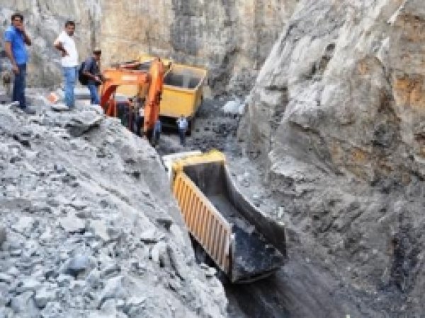 Şırnak'ta Göçük Altındaki İşçilere Ulaşıldı