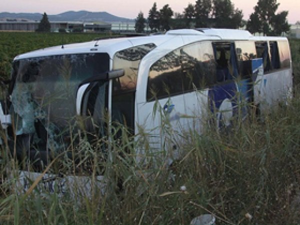 Manisa'da Yolcu Otobüsü Devrildi: 46 Yaralı