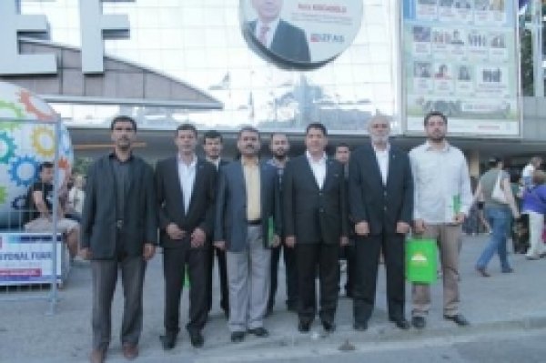 Hüda Par, Uluslararası İzmir Fuarı'nı Gezdi