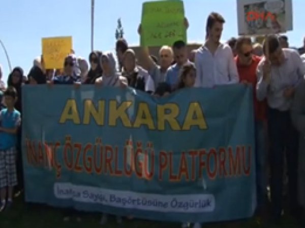 ODTÜ Önünde Başörtüsüne Destek Eylemi